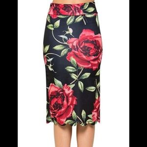 NWOT- Red and black floral skirt. Body con style.